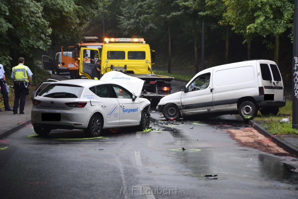 VU Frontal Koeln Hoehenhaus Berlinerstr vor Leuchterstr P46.JPG - Miklos Laubert